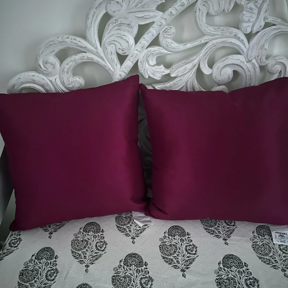 NWT Fuchsia Throw Pillow Set of 2 Pink 20x20 New Toss Pillows Satin Stripes